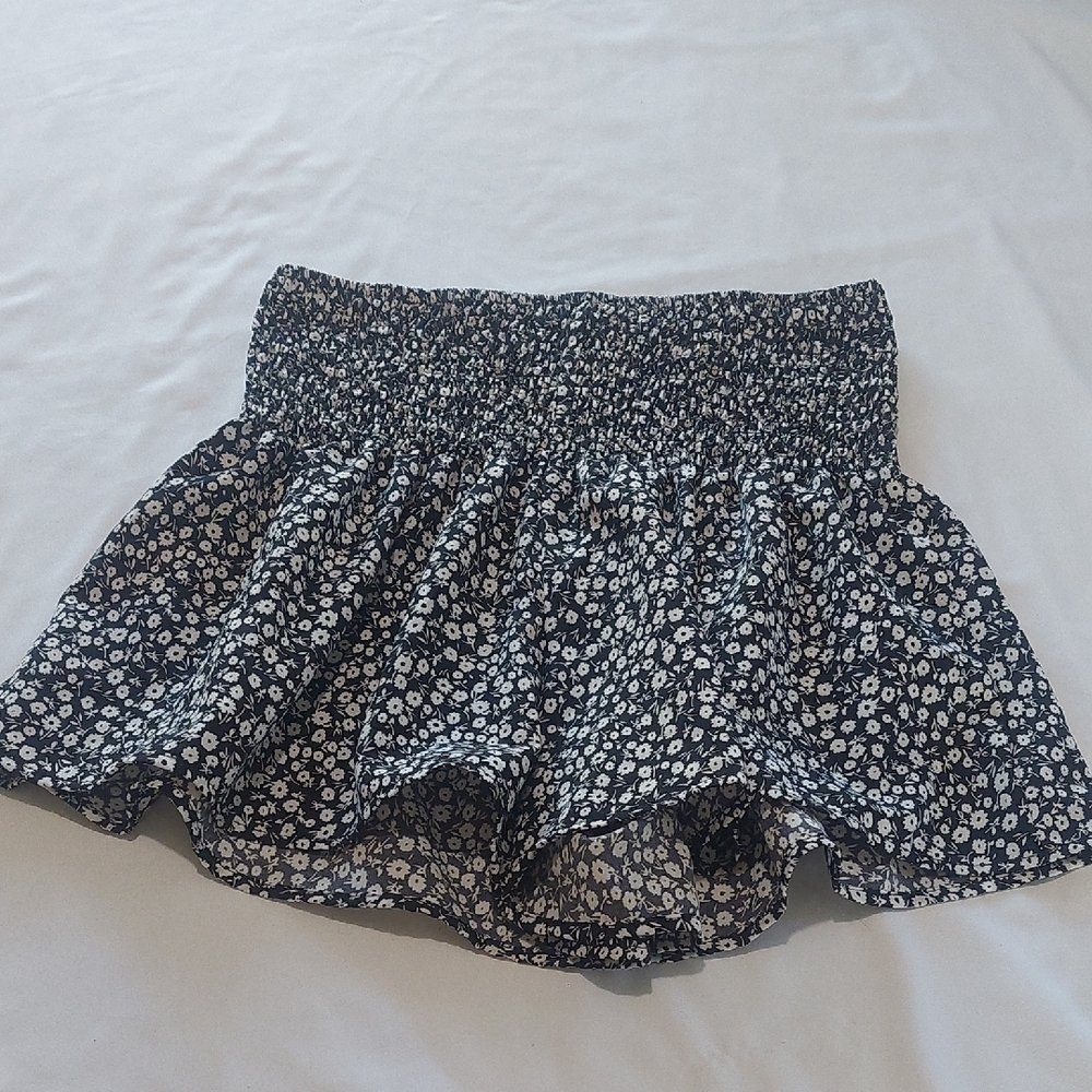 SHEIN Black and White Smocked Skirt.Elastic Waist Size M
